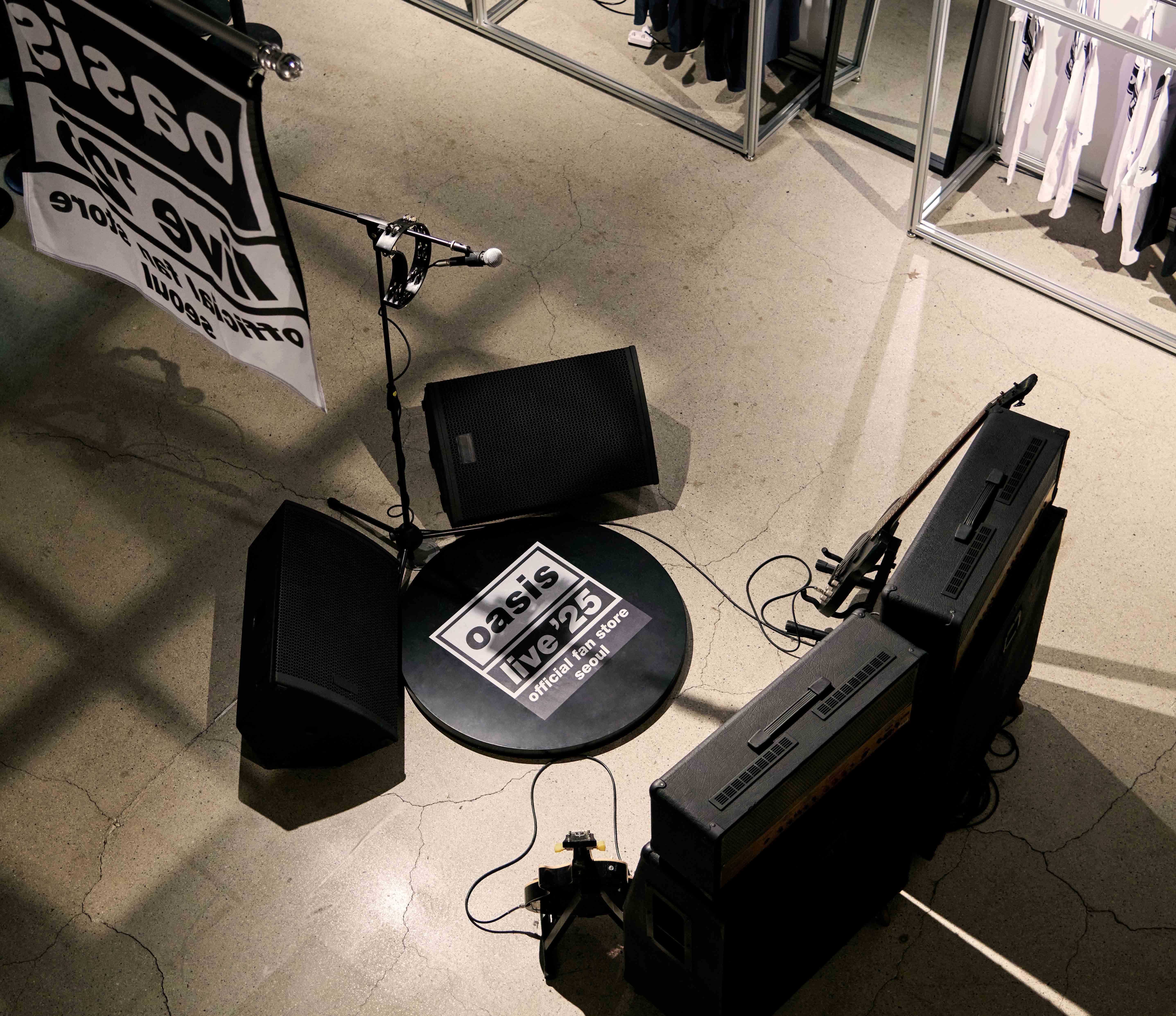 OASIS-LIVE-25-OFFICIAL-FAN-STORE-SEOUL-1 image 3