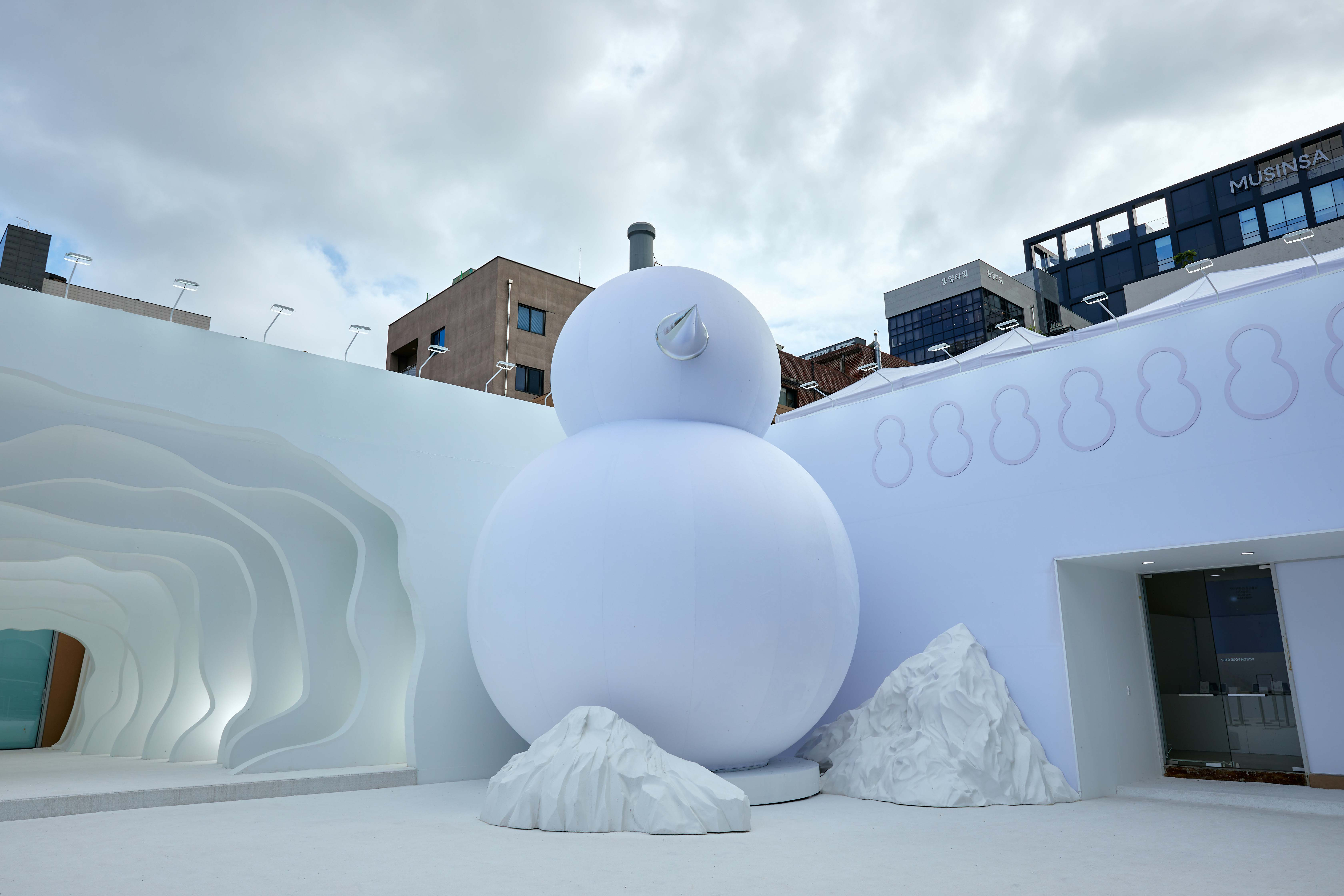 SNOWMAN-1ST-POP-UP image 1