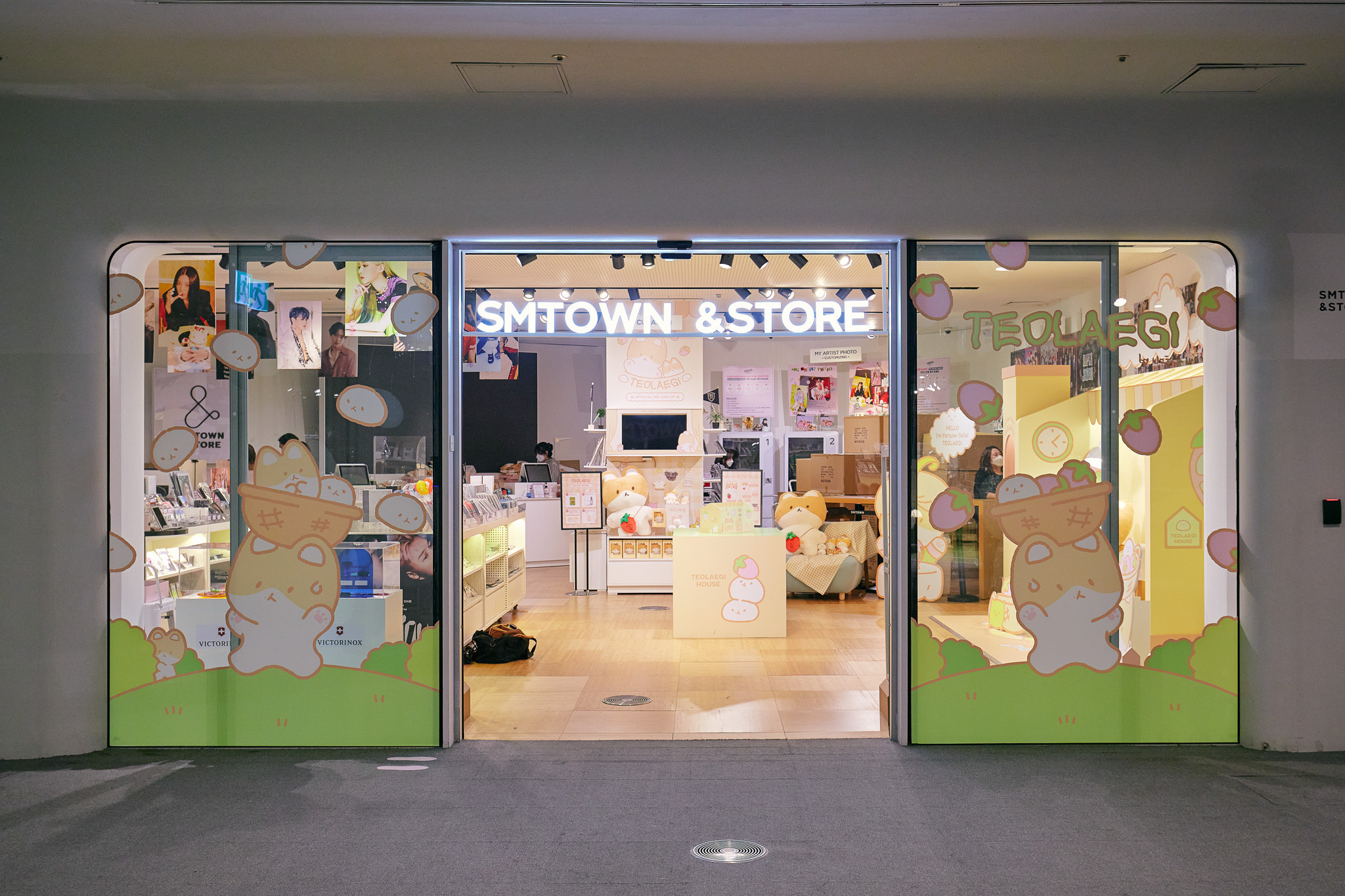 EXO BAEKHYUN CHARACTER 'TEOLAEGI' POP-UP PHOTO ZONE