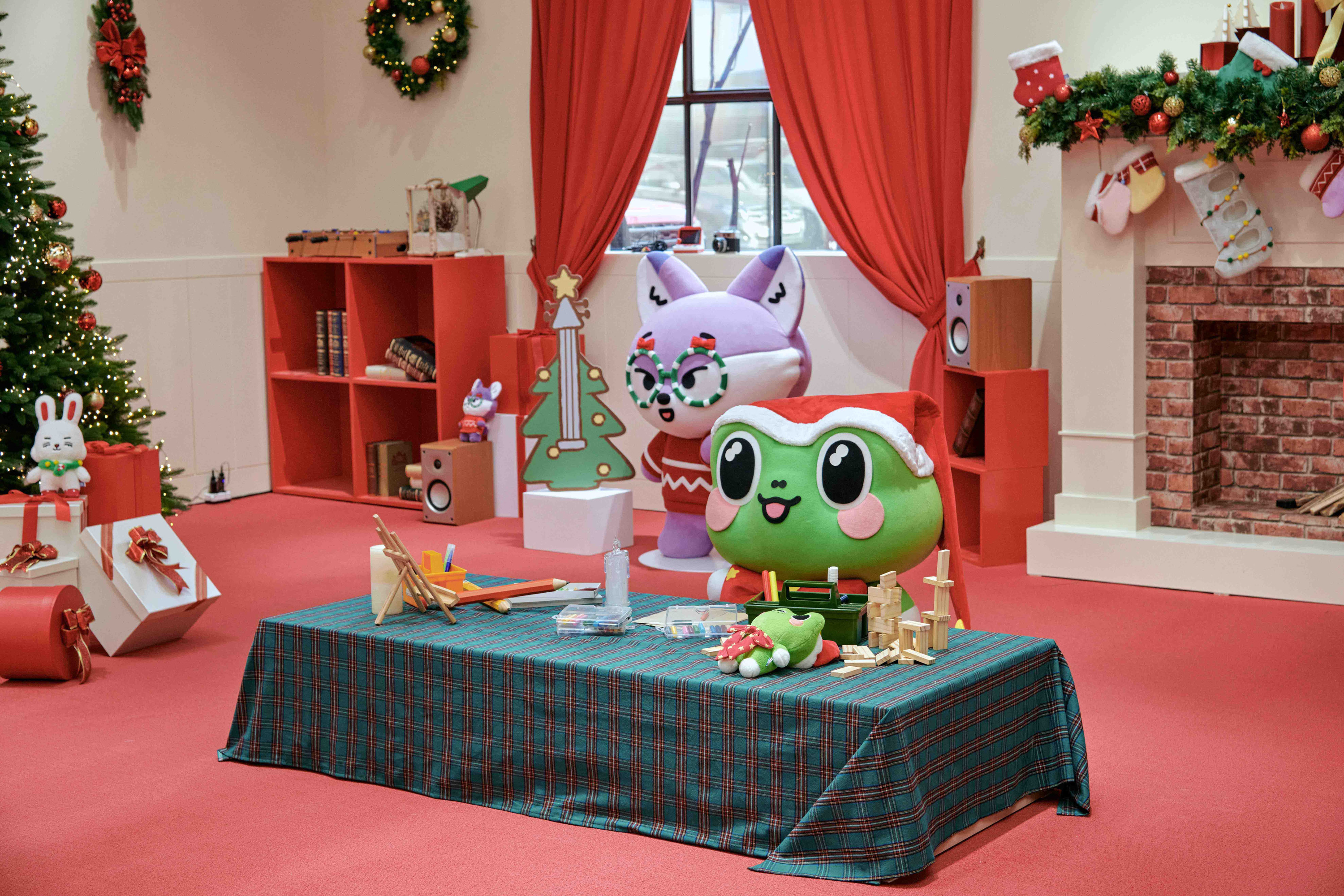 HOLIDAY WITH MINITEEN POP-UP