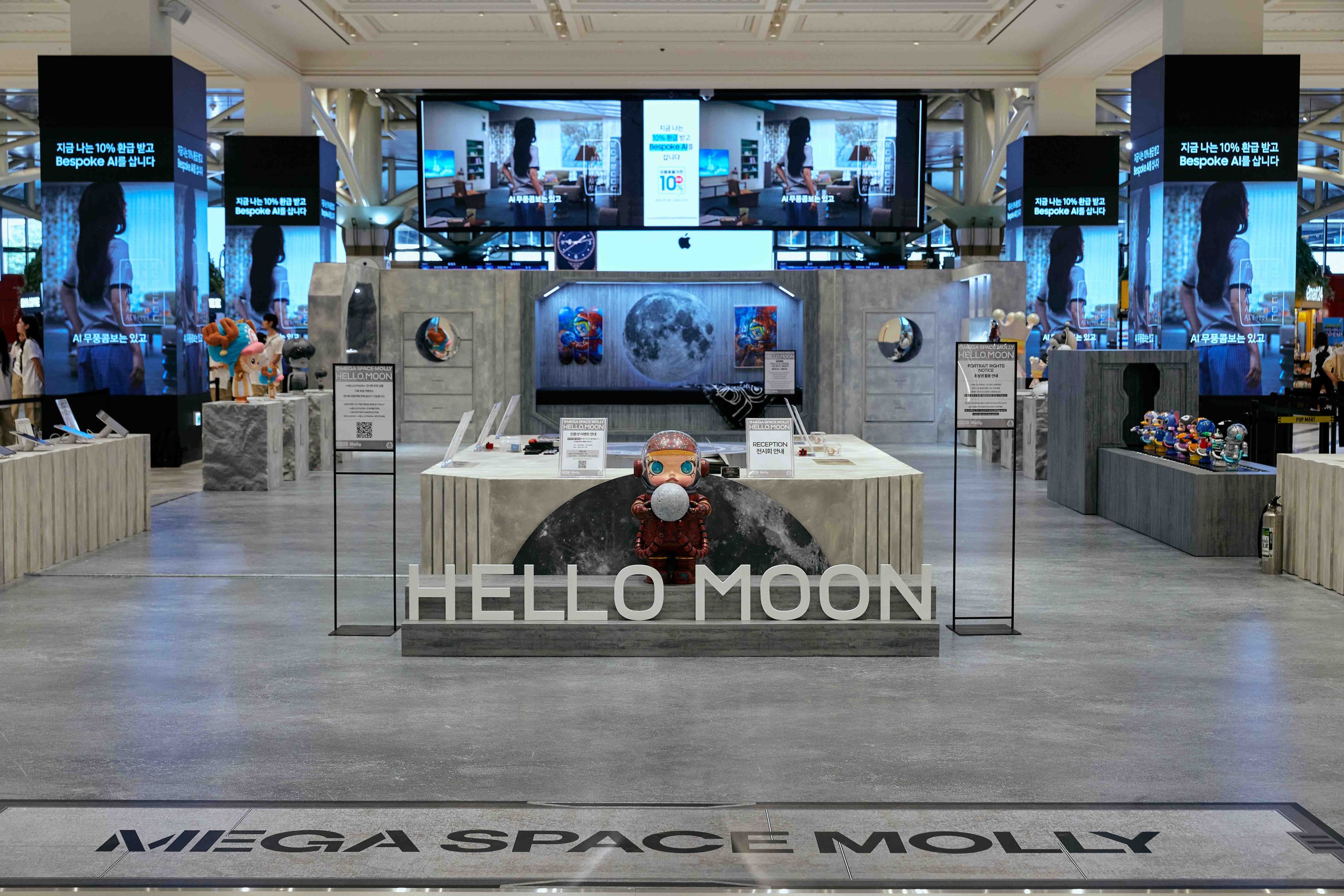MEGA SPACE MOLLY & HELLO, MOON EXHIBITION